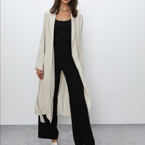 Aritzia Kahlo Robe barely worn!!! Colour: bone